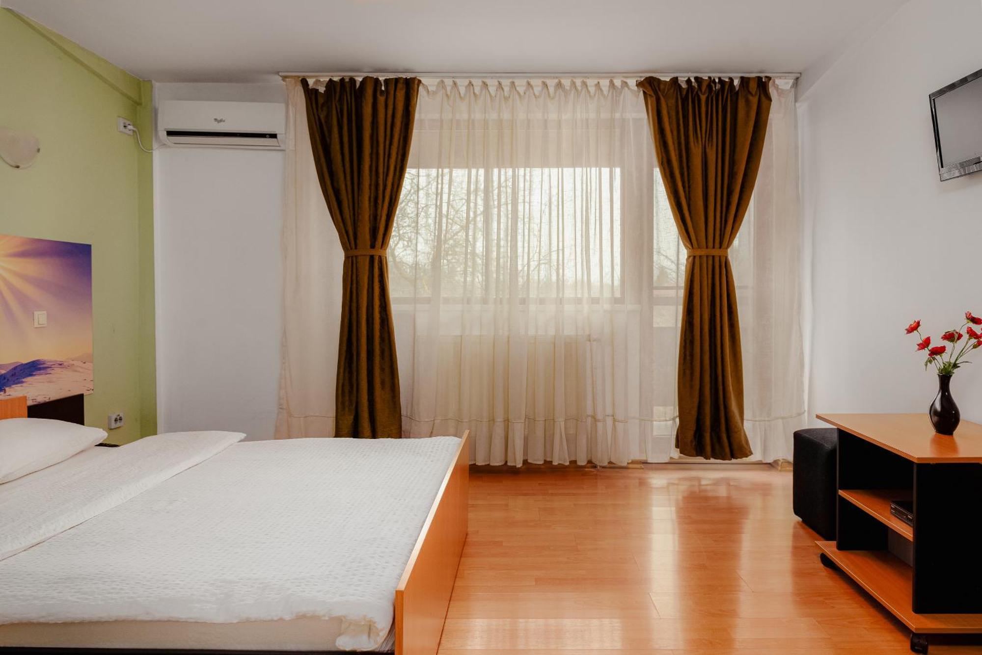 Business Transit To Therme & Bucharest Airport Saftica Exterior photo